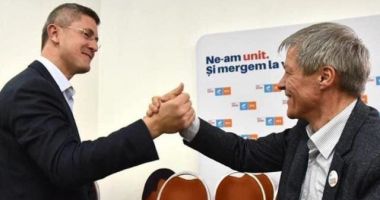 Stire din Politică-Administrație : PLUS Constanța strânge semnături pentru candidatura lui Dan Barna