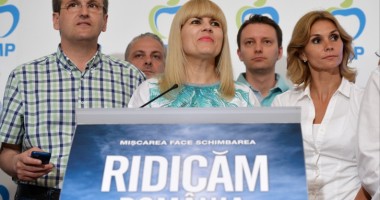 Stire din Politică-Administrație : Congres PMP / Și Adrian Papahagi se retrage din cursa pentru șefia partidului. Au mai rămas doar doi candidați