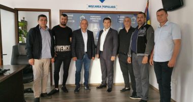 Stire din Politică-Administrație : Doi consilieri PRU  s-au înscris în PMP Corbu.  Cine candidează la primărie