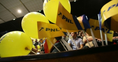 Stire din Politică-Administrație : PMP racolează de la PNL, liberalii se bucură că scapă de "trădători"
