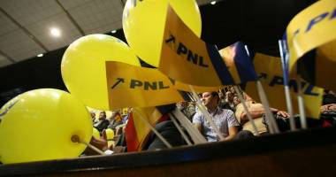 Stire din Politică-Administrație : EDITORIAL / Cine salvează PNL din ghearele "liberalilor"?