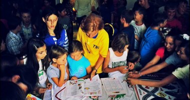 Stire din Politică-Administrație : Cum au marcat tinerii liberali "Ziua Alfabetizării"