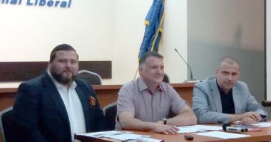 Stire din Politică-Administrație : Cine a pus gând rău banilor românilor. Lăsați în pace Pilonul II de pensii!
