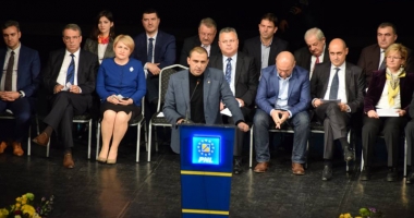 "Venim cu 100% oameni noi și cu o propunere de premier, Dacian Cioloș, 100% profesionist" - 2