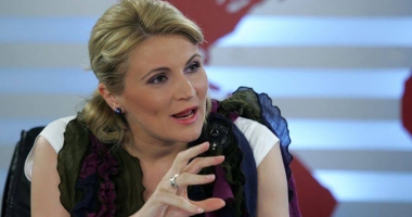 Stire din Politică-Administrație : "PNL  e ca un mort întins pe masă  cu vată în nas"
