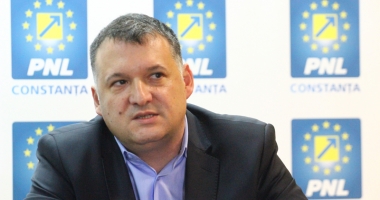 Stire din Politică-Administrație : "În loc de intimidări la comandă, ANAF ar trebui  să modernizeze sistemul de administrare fiscală"