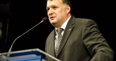 Stire din Politică-Administrație : "PSD vrea să pună parul pe studențime, intelectuali, cercetători din lumea universitară"
