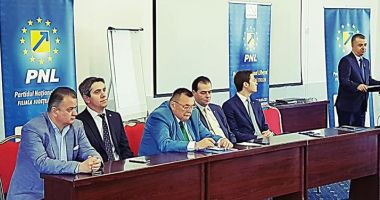 Stire din Politică-Administrație : PNL caută soluții pentru ca primarii să nu mai fie aduși la stadiul de milogi