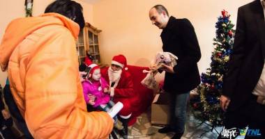 Stire din Politică-Administrație : FOTO. Liberalii constănțeni au împărțit daruri