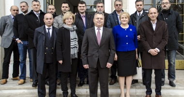 Stire din Politică-Administrație : PNL Constanța a depus dosarele de candidaturi la BEJ