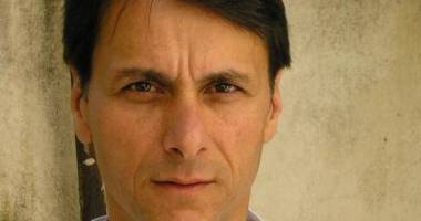 Stire din Politică-Administrație : PNL Diaspora dezaprobă numirea lui Bogdan Stanoevici