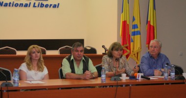 Stire din Politică-Administrație : Dezbatere pe tema Constituției, organizată de liberalii constănțeni