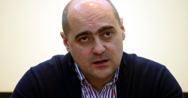 Stire din Politică-Administrație : Viorel Cataramă, exclus din cursa pentru șefia PNL. George Muhscină intră în competiție