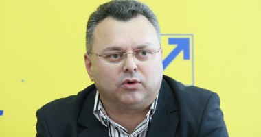 Stire din Politică-Administrație : "Modificarea Constituției este o temă majoră pentru USL"