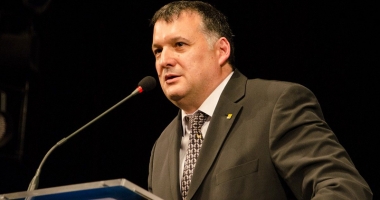 Stire din Politică-Administrație : "Nu permitem cuplului Dragnea - Tăriceanu  să vorbească în numele parlamentarilor PNL"