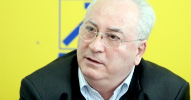 Stire din Politică-Administrație : Puiu Hașotti: "Orban ar trebui exclus din PNL dacă semnează moțiunea"