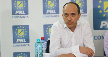 Stire din Politică-Administrație : "PNL va depune  moțiune de cenzură  dacă grațierea  este adoptată prin Ordonanță de Urgență"