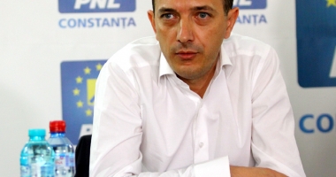 Stire din Politică-Administrație : "PNL nu poate vota un buget care amână toate proiectele importante pentru români"