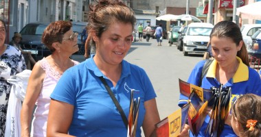 Tinerii liberali împart stegulețe în oraș - 3