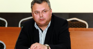 Stire din Politică-Administrație : Gheorghe Dragomir: "PNL Constanța vrea să strângă 35.000 de semnături pentru Klaus Iohannis"