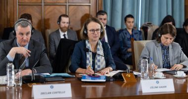 Stire din Economie : Ilie Bolojan discută azi cu șefa PNRR. România riscă să piardă aproximativ 6 miliarde de euro