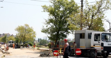 Stire din Social : "Noi trebuie să mergem pe jos,  iar cei de la Primărie umblă prin cârciumi!"