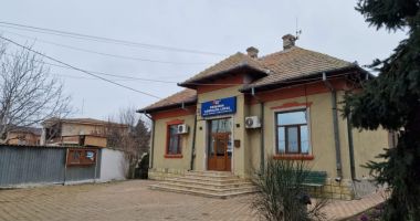 Stire din Politică-Administrație : Primăria Poarta Albă reabilitează dispensarul din localitate