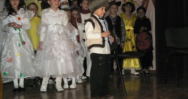 Stire din Cultură-Educație : 16 trupe în "Lumea magică a teatrului"