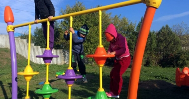 Administrația locală din Poarta Albă a dat startul unui proiect  cu locuri de joacă - 2