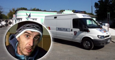 Stire din Eveniment : "Ne întreabă ce meniu e la masă, după care iar intră în greva foamei!"