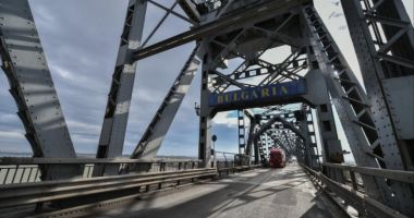 Stire din Actualitate : Atenție, șoferi! Circulația pe Podul Giurgiu - Ruse se închide pentru opt ore