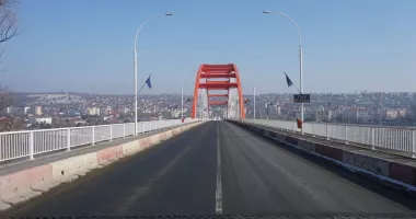 Stire din Eveniment : UPDATE: Caranbol pe podul Sf. Maria de la Cernavodă. Circulația pe pod este blocată