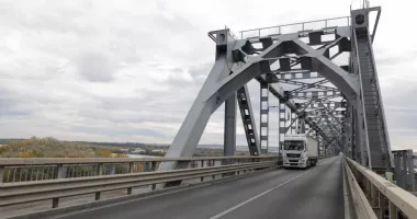 Stire din Actualitate : Restricții totale pe Podul Prieteniei. Șoferii care merg în Bulgaria trebuie să își schimbe traseul