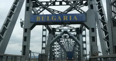 Vești bune pentru românii care pleacă în vacanță. Traversarea podului Giurgiu–Ruse se face fără restricții