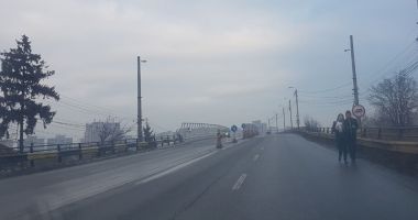 Proiect realizat pe jumătate. Podul de la Butelii, redeschis pentru mașini, periculos pentru pietoni - 6