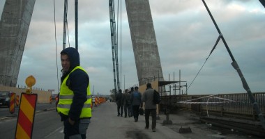 Galerie FOTO / CALVARUL CONTINUĂ! PODUL DE LA AGIGEA, TRECUT ÎN CONTINUARE LA PAS - 2