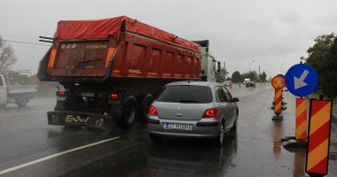 Stire din Eveniment : Ce pățesc șoferii vehiculelor de peste 3,5 tone care trec pe podul de la Agigea