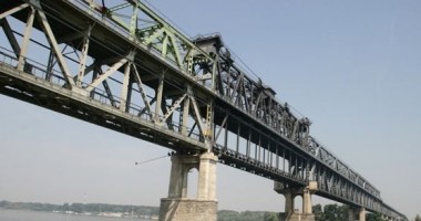 Stire din Economie : România și Bulgaria discută construirea a patru poduri noi pe Dunăre