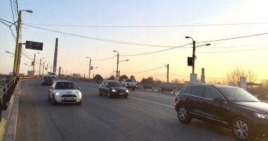 Stire din Politică-Administrație : Reîncepe coșmarul Podului de la Butelii. Se reiau lucrările la Pasajul Cumpenei