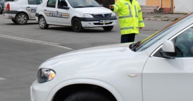 Stire din Eveniment : După gratii după ce a fost prins, de două ori, în aceeași zi, conducând fără permis