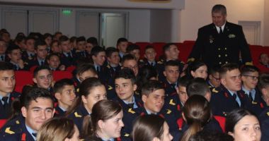 Stire din Eveniment : Pe urmele românului care a ajuns pe schiuri la Polul Nord