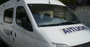 Stire din Eveniment : Șase tineri au furat timp de două luni din casa unei vecine