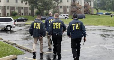 Stire din Eveniment : Cum a plătit Polarisul șpaga direct în conturile FBI. Martin: "Plățile cash sunt periculoase de fiecare dată"
