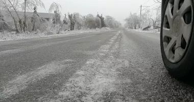 Stire din Social : Polei periculos în Constanța. Mașini răsturnate și drumuri alunecoase