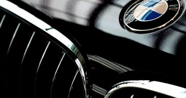 Stire din Eveniment : Automobile Bavaria, reacție în scandalul BMW-urilor noi pentru Poliția Română: "Autospecialele ofertate IGPR nu reprezintă mașini de lux"
