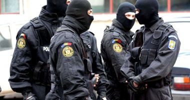 Stire din Eveniment : Bărbați din Mureș și Cluj, reținuți pentru proxenetism