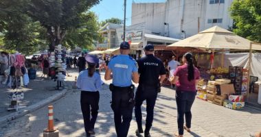 Stire din Eveniment : Polițiștii au vorbit cu părinții și copii aflați pe plajă în statiunea Eforie Nord