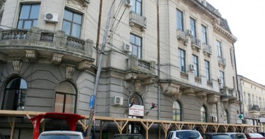 Stire din Sănătate : ÎN PRAGUL DESFIINȚĂRII. Au pus lacăt pe ușa POLICLINICII CU PLATĂ!