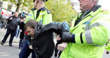 Stire din Actualitate : Confruntări între extrema-dreaptă și poliție, la Londra