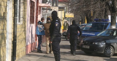 Stire din Eveniment : RAZIE în Năvodari / Escroci și bătăuși ajunși pe mâna Poliției